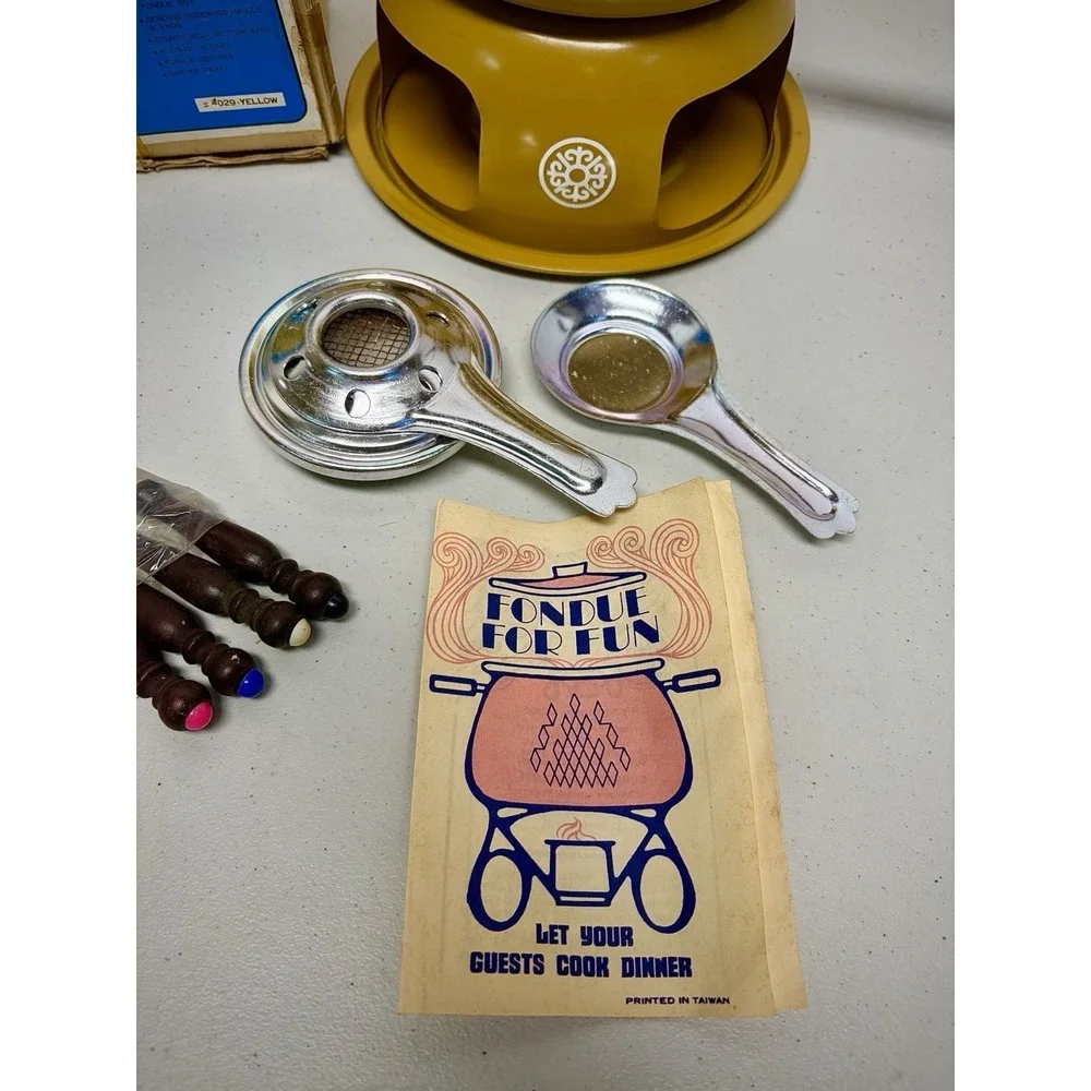Vintage Riviera Gourmet Designer Decorated Fondue Set (2 Quarts)w/ Forks And Box